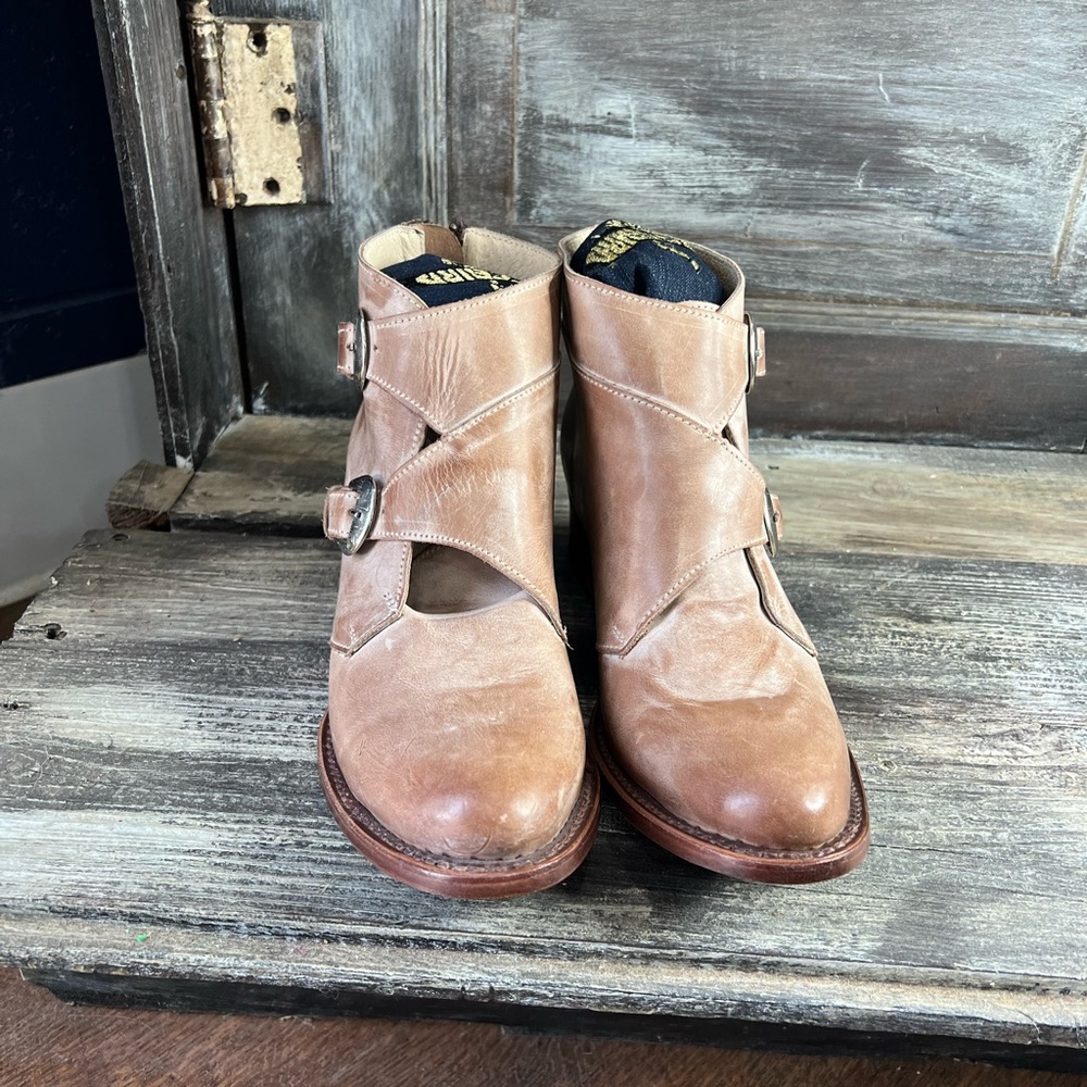 BNIB FREEBIRD BY STEVEN SAGA BOOTIES SIZE 8